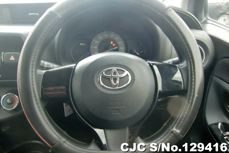 2016 Toyota / Vitz Stock No. 129416