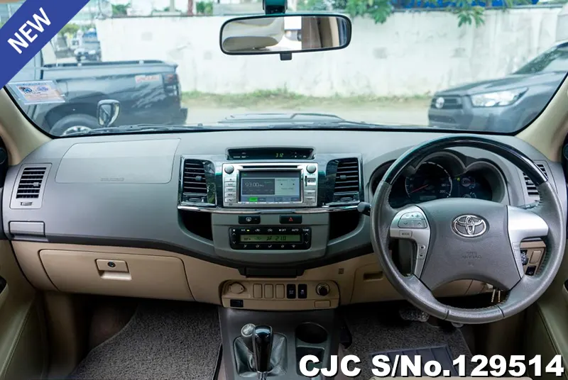 2014 Toyota / Fortuner Stock No. 129514