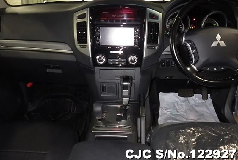 2017 Mitsubishi / Pajero Stock No. 129533