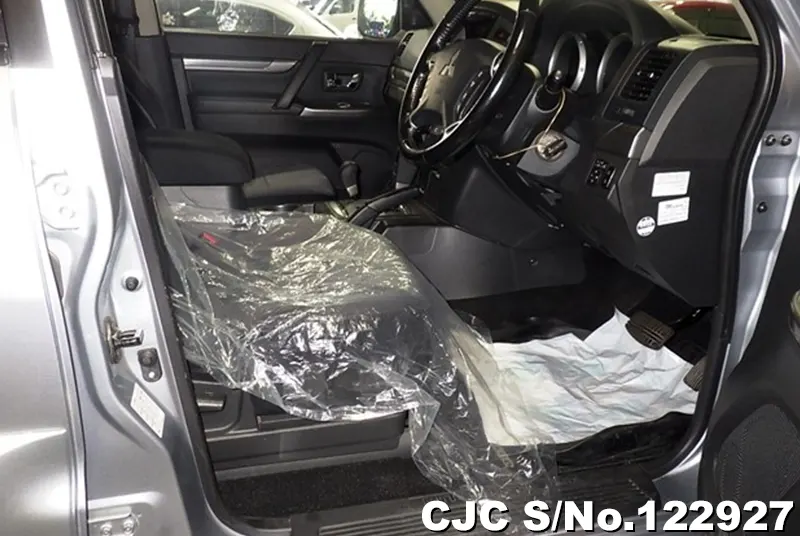 2017 Mitsubishi / Pajero Stock No. 129533