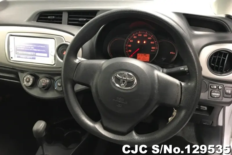 2014 Toyota / Vitz Stock No. 129535