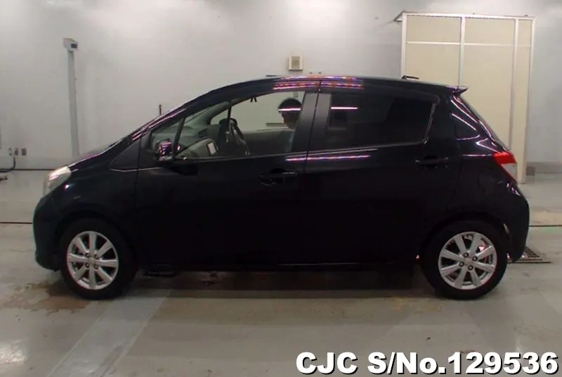 2014 Toyota / Vitz Stock No. 129536