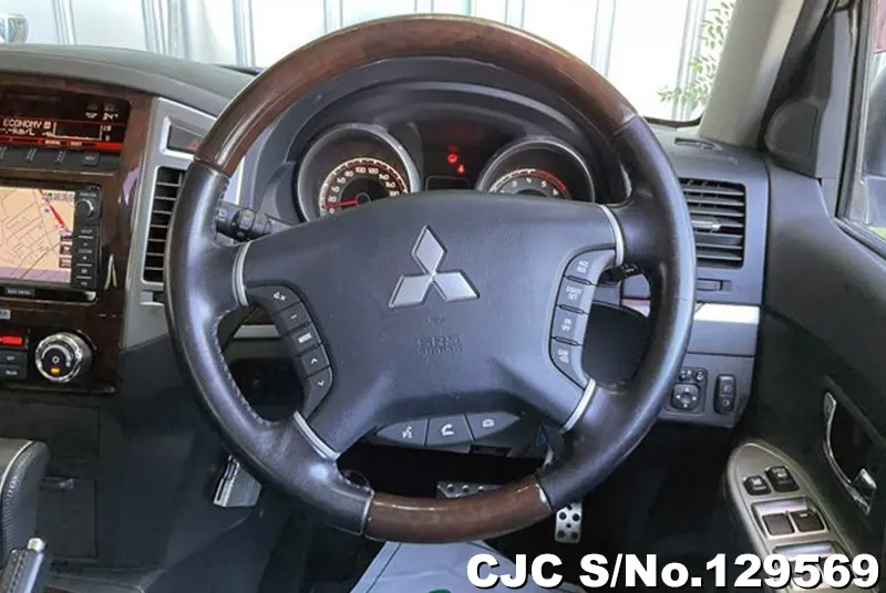 2015 Mitsubishi / Pajero Stock No. 129569