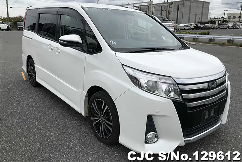 Toyota / Noah 2015