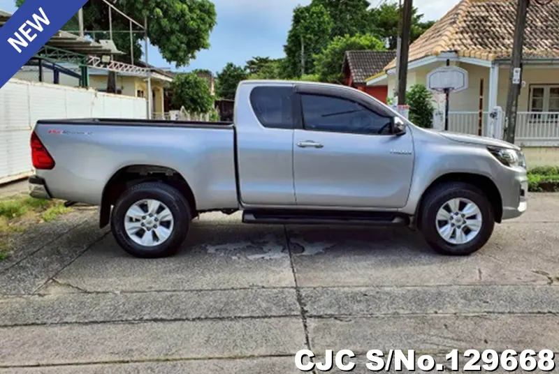 2019 Toyota / Hilux / Revo Stock No. 129668