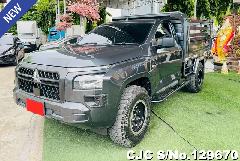 Mitsubishi Triton in Gray for Sale Image 7