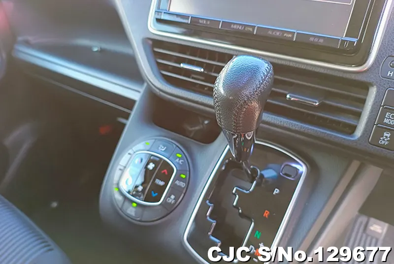 2015 Toyota / Voxy Stock No. 129677