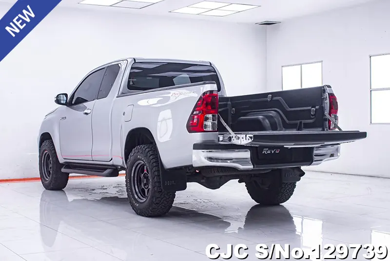 2017 Toyota / Hilux / Revo Stock No. 129739