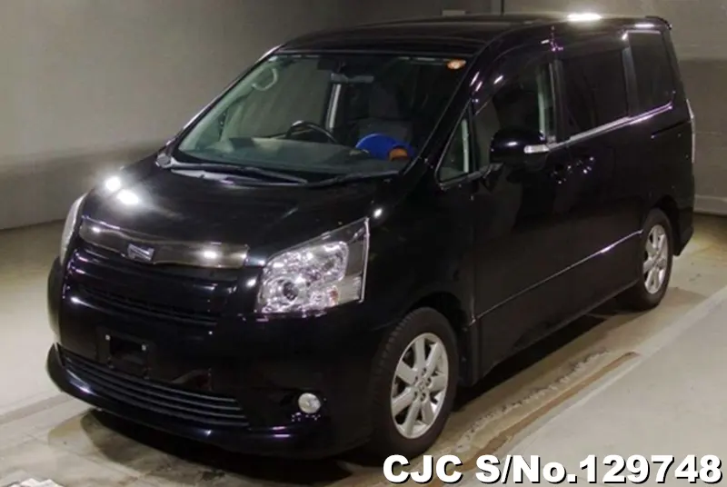 2008 Toyota / Noah ZRR70W