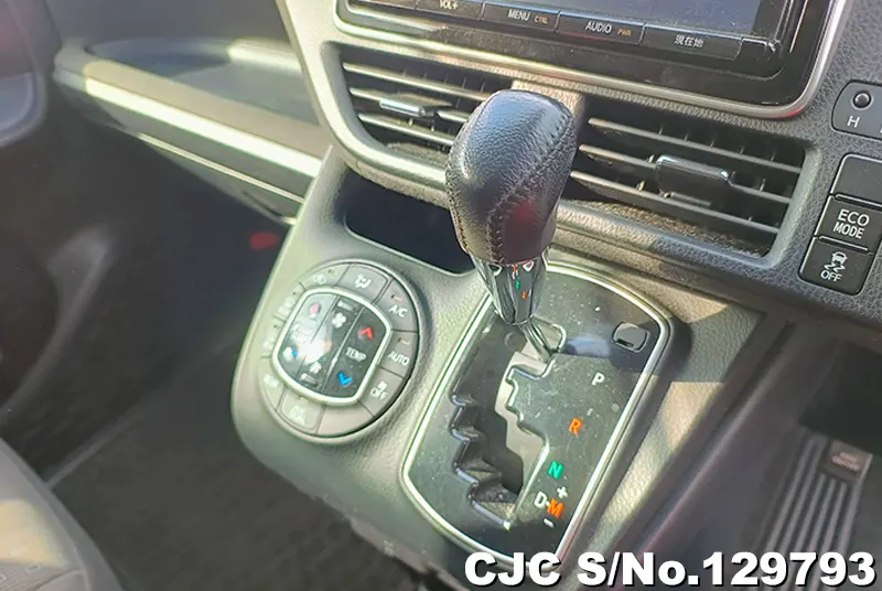 2017 Toyota / Voxy Stock No. 129793