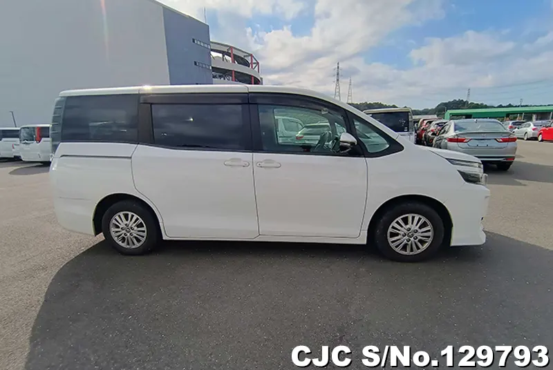 2017 Toyota / Voxy Stock No. 129793