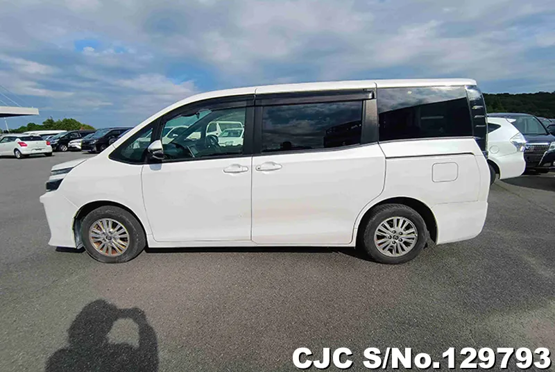 2017 Toyota / Voxy Stock No. 129793