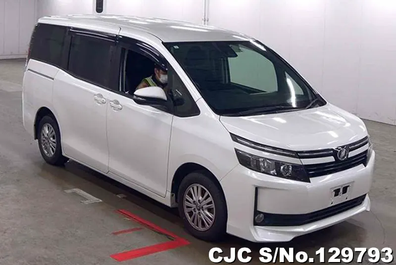 2017 Toyota / Voxy ZRR80