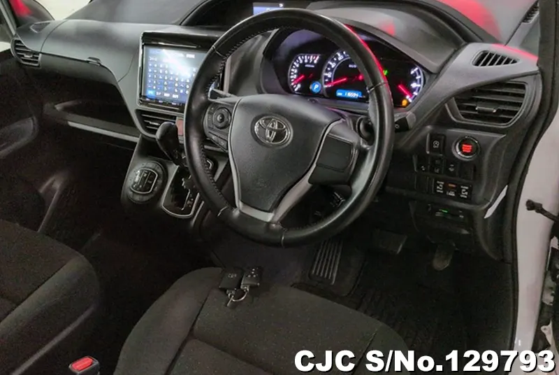 2017 Toyota / Voxy Stock No. 129793