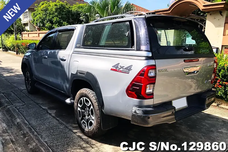 Toyota Hilux in Gray for Sale Image 2