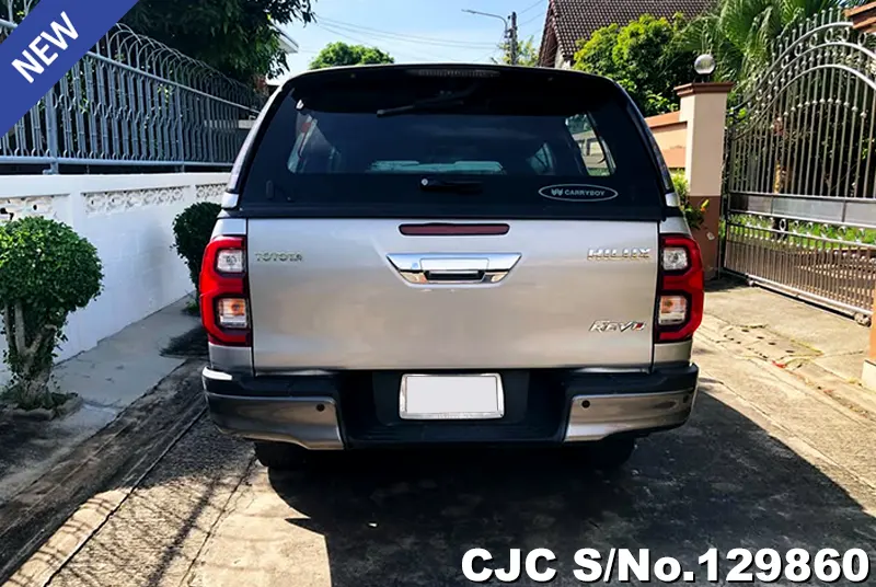 Toyota Hilux in Gray for Sale Image 4