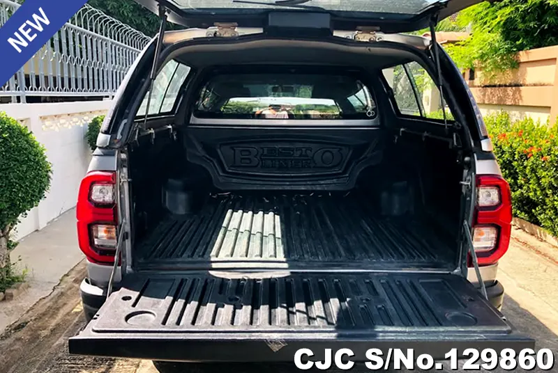 Toyota Hilux in Gray for Sale Image 6