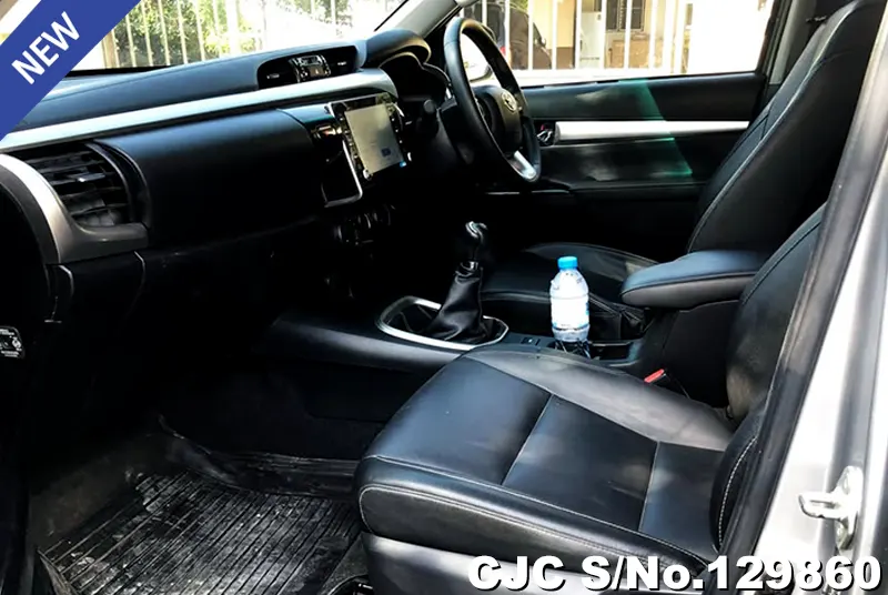 Toyota Hilux in Gray for Sale Image 10