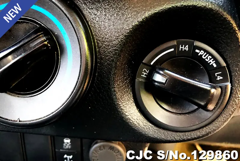 Toyota Hilux in Gray for Sale Image 12