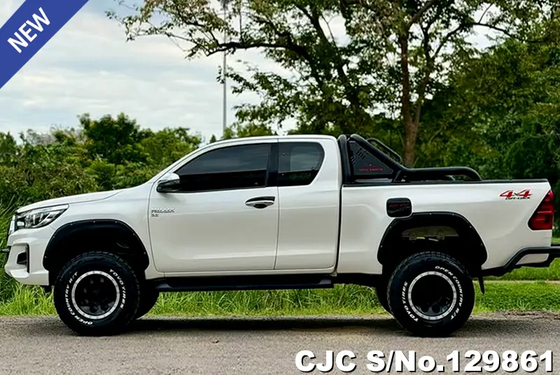Toyota Hilux in White for Sale Image 5