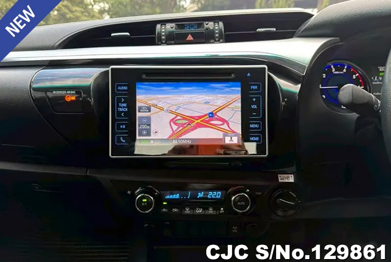 Toyota Hilux in White for Sale Image 8