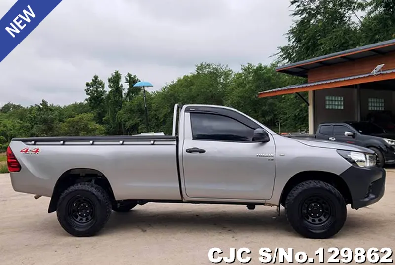 Toyota Hilux in Gray for Sale Image 4