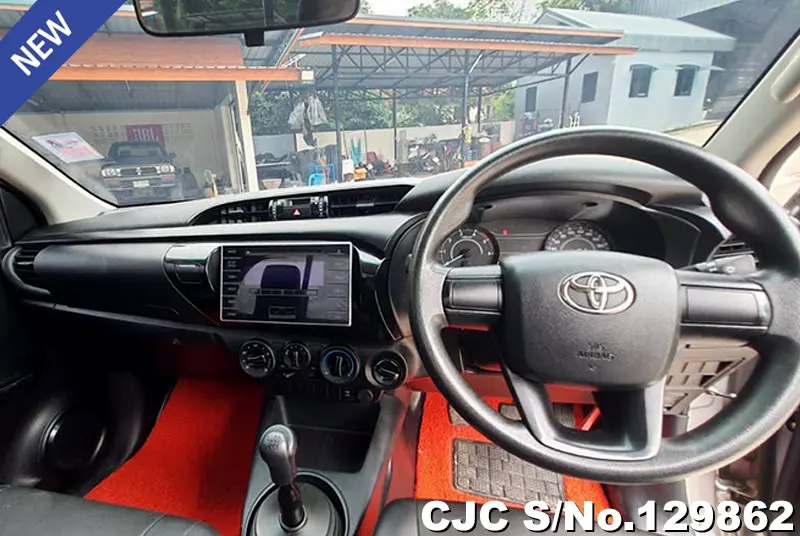 Toyota Hilux in Gray for Sale Image 7