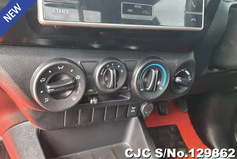 Toyota Hilux in Gray for Sale Image 8