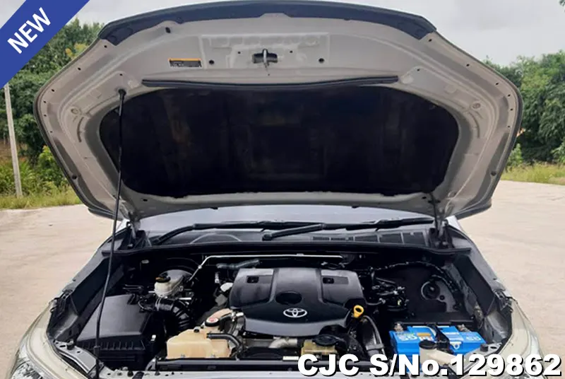 Toyota Hilux in Gray for Sale Image 10