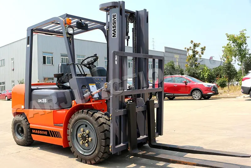 2025 Massive / CPCD35 Forklift CPCD35