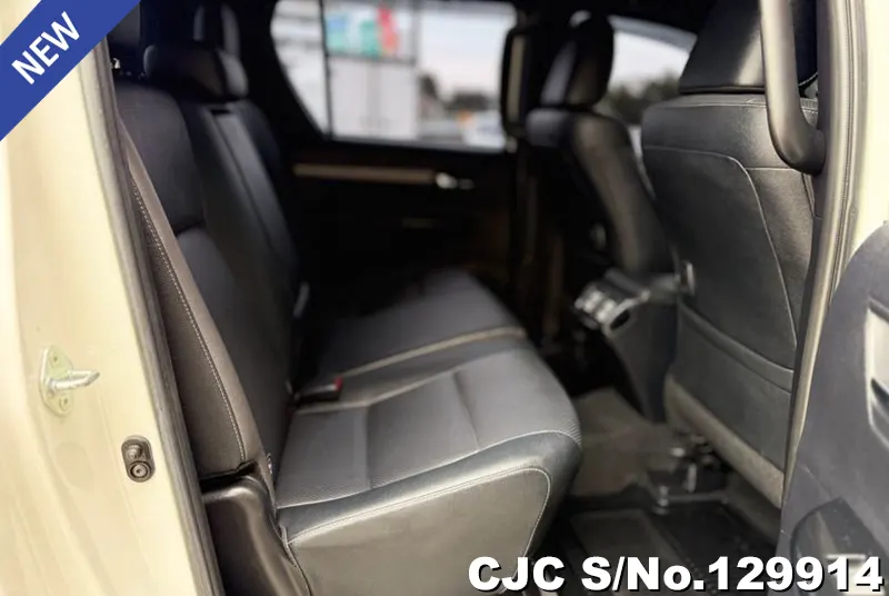 Toyota Hilux in White for Sale Image 9