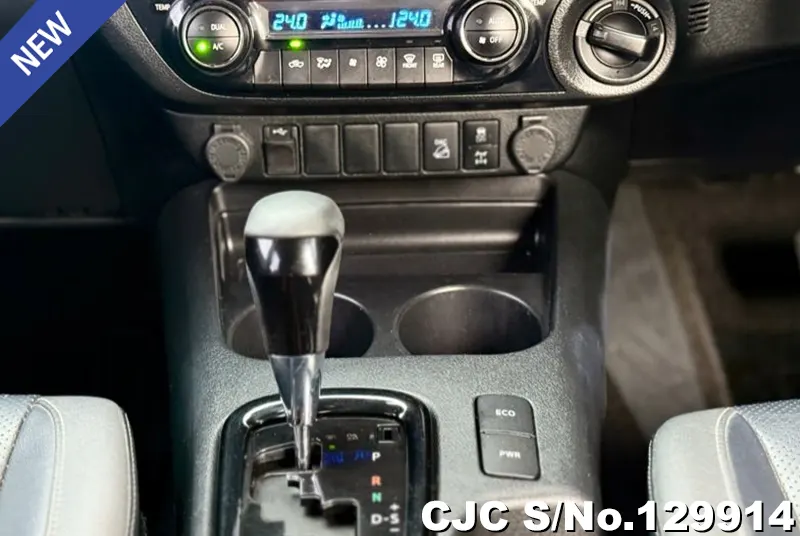 Toyota Hilux in White for Sale Image 14