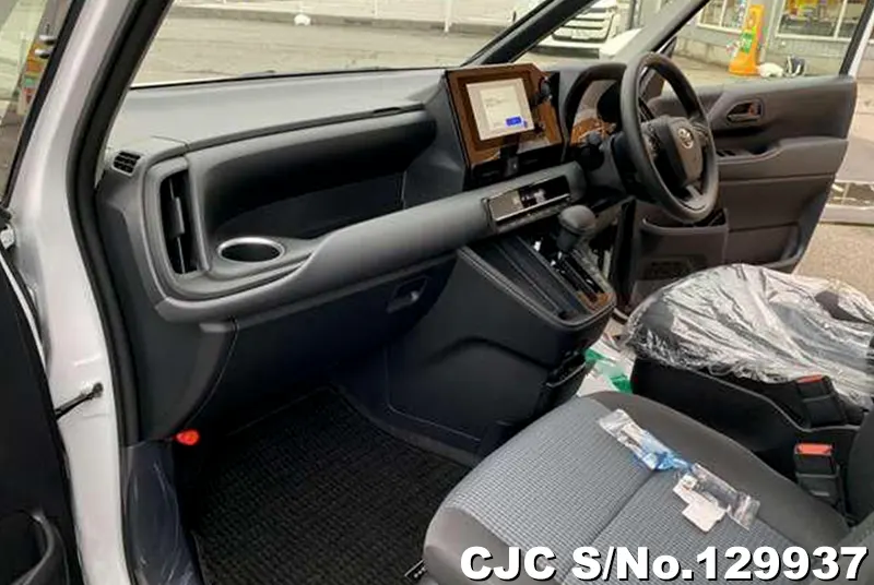 2025 Toyota / Noah Stock No. 129937