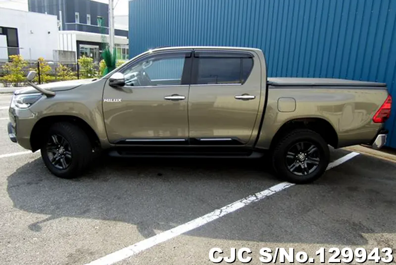 Toyota Hilux in Oxide Bronze Metallic for Sale Image 4