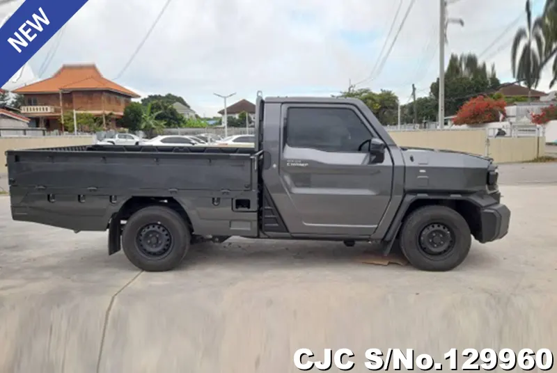 2024 Toyota / Hilux / Champ Stock No. 129960