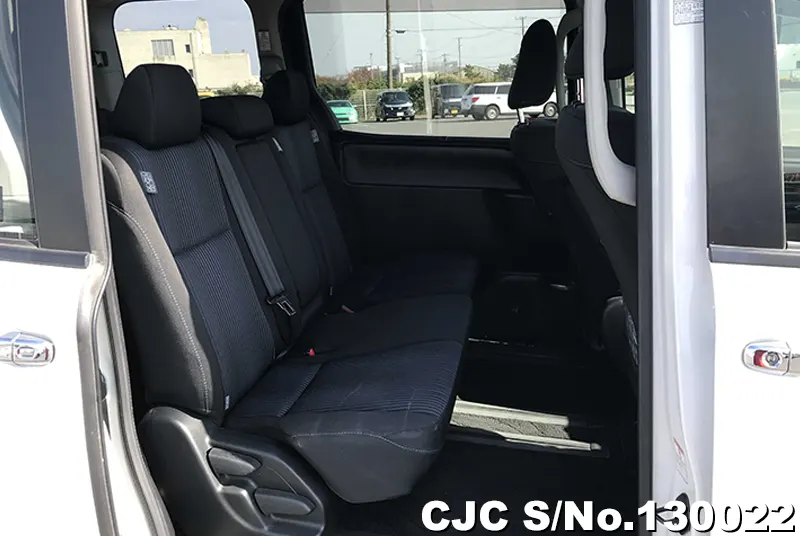 2015 Toyota / Voxy Stock No. 130022