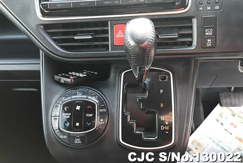 2015 Toyota / Voxy Stock No. 130022