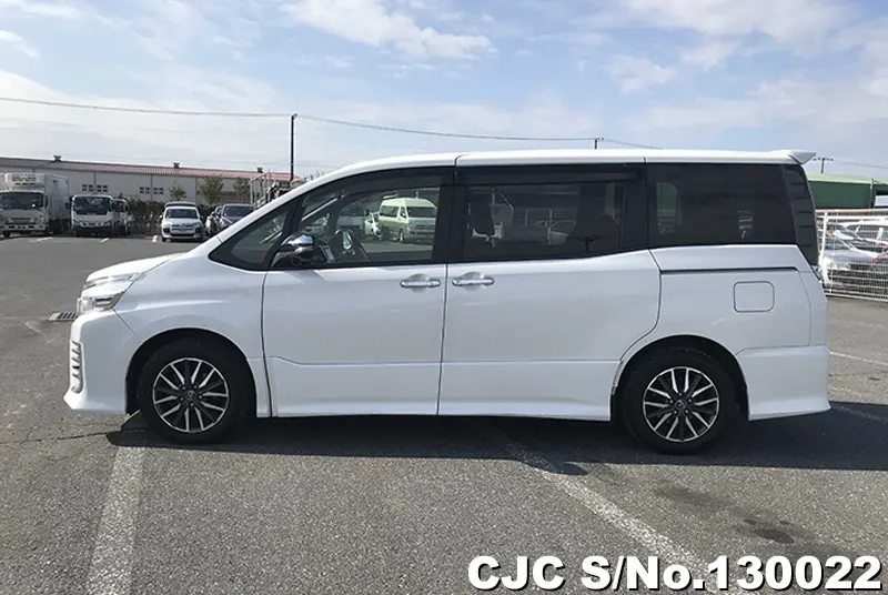 2015 Toyota / Voxy Stock No. 130022