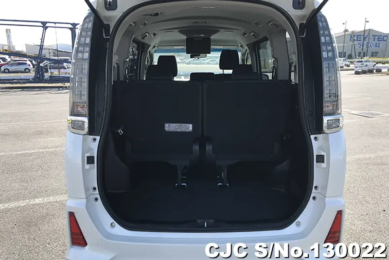 2015 Toyota / Voxy Stock No. 130022