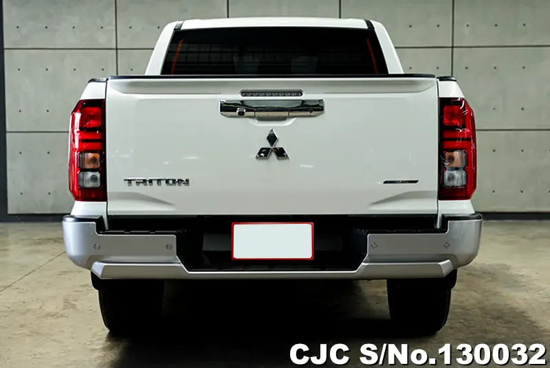 Mitsubishi Triton in White for Sale Image 3