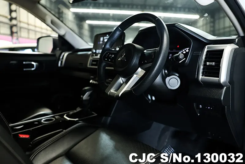 Mitsubishi Triton in White for Sale Image 7