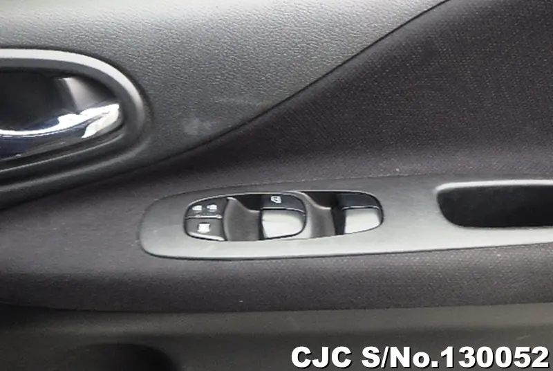 2016 Nissan / Serena Stock No. 130052