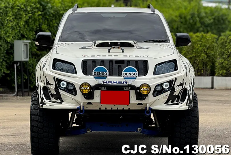 Isuzu D-Max in White for Sale Image 4