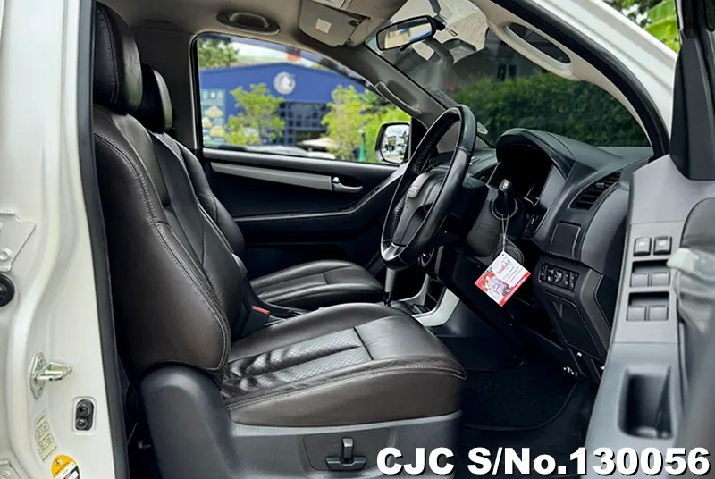 Isuzu D-Max in White for Sale Image 11