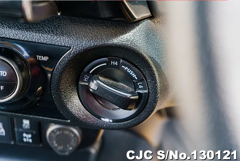 2022 Toyota / Hilux / Revo Stock No. 130121