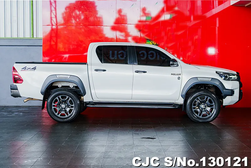 Toyota Hilux in White for Sale Image 3