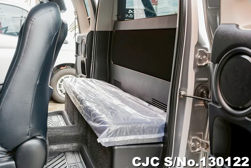 Toyota Hilux in Gray for Sale Image 9