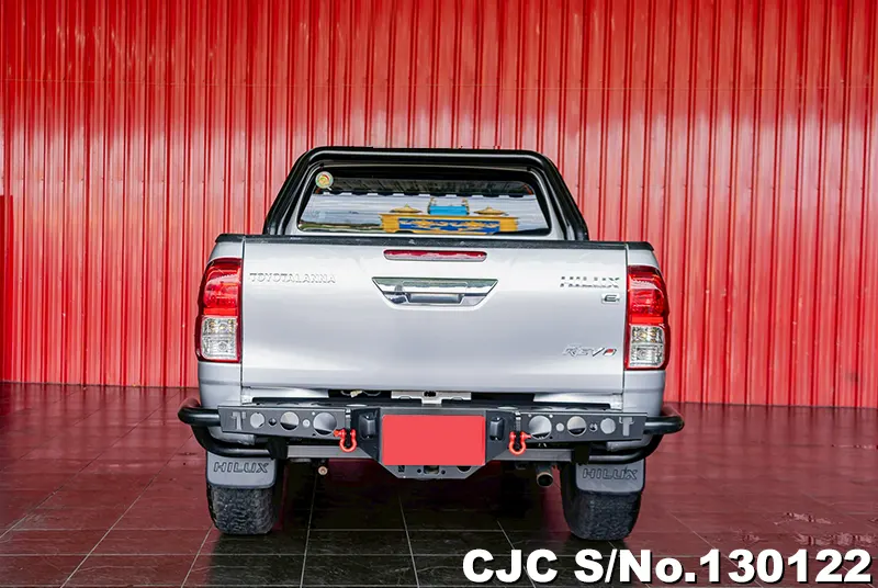 Toyota Hilux in Gray for Sale Image 2