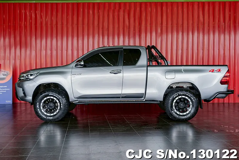 Toyota Hilux in Gray for Sale Image 4