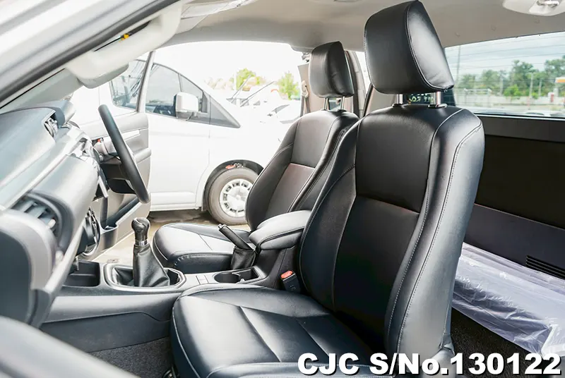 Toyota Hilux in Gray for Sale Image 5